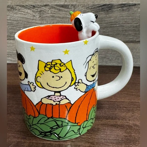 Super Cute Charlie Brown & Friends  in a Pumpkin 🎃 patch  MUG - NEW - Picture 4 of 11